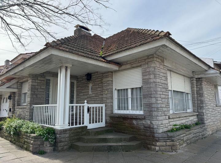Casa · 174m² · 4 Ambientes · 1 Cochera