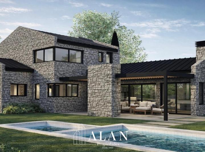 Casa · 260m² · 4 Ambientes · 2 Cocheras