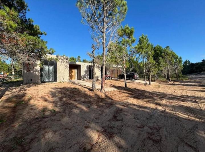 Casa · 210m² · 4 Ambientes · 1 Cochera