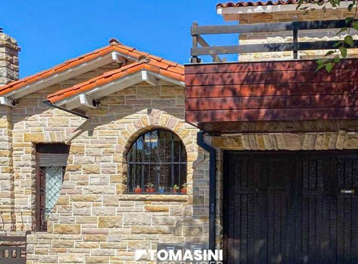 Casa · 243m² · 4 Ambientes · 1 Cochera