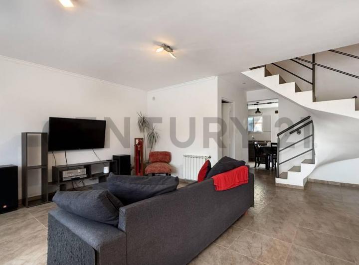 Casa · 106m² · 4 Ambientes · 1 Cochera