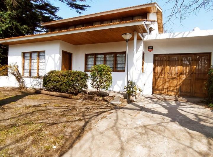 Casa · 180m² · 4 Ambientes · 1 Cochera