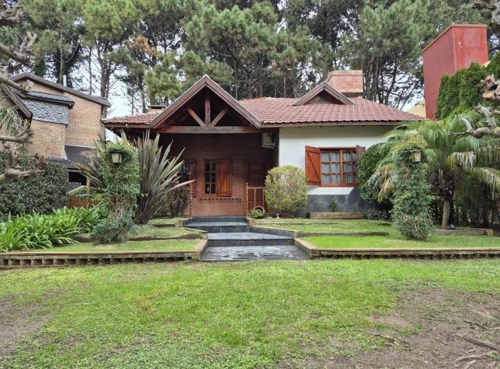 Casa · 100m² · 4 Ambientes · 1 Cochera