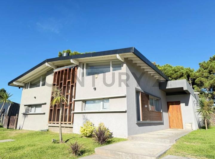 Casa · 160m² · 4 Ambientes · 1 Cochera