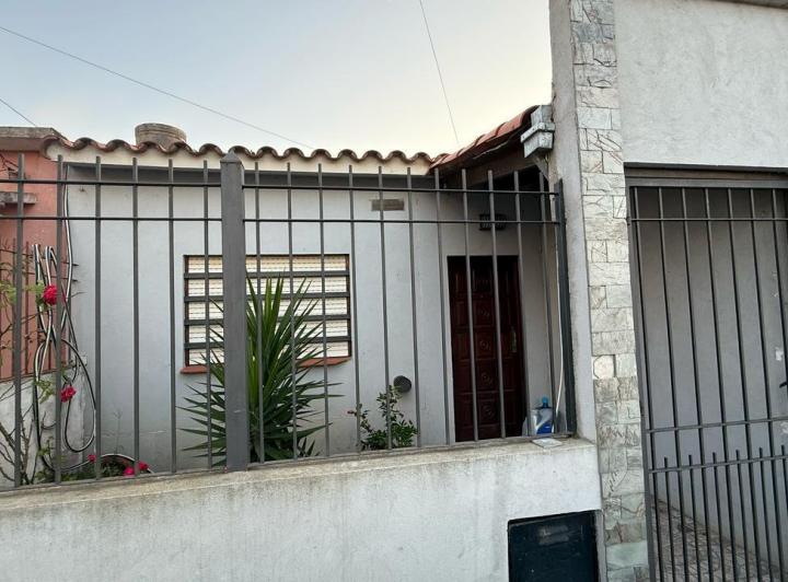 Casa · 100m² · 5 Ambientes · 2 Cocheras