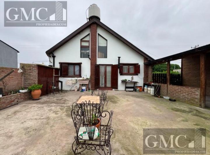 Casa · 127m² · 5 Ambientes · 3 Cocheras