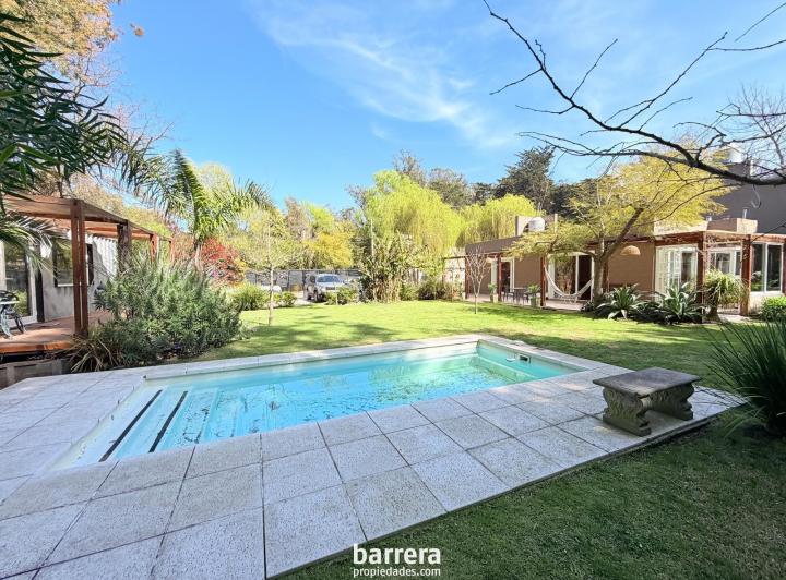 Casa · 119m² · 2 Ambientes · 3 Cocheras