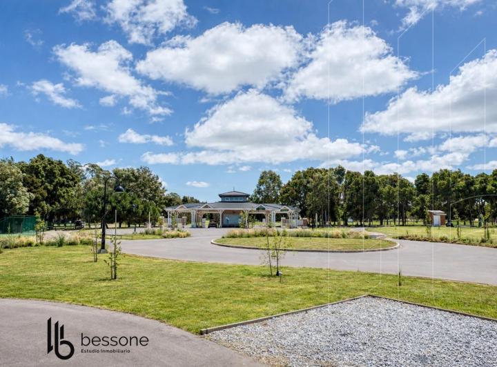 Terreno · 700m² · 1 Ambiente · 1 Cochera