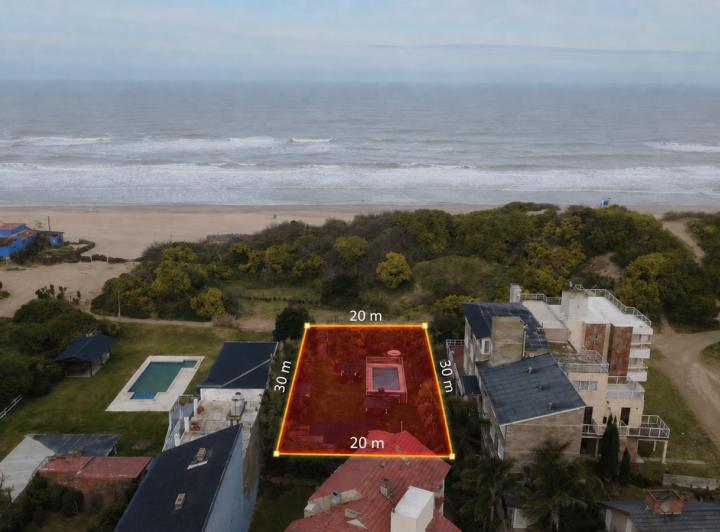 Terreno · 600m²
