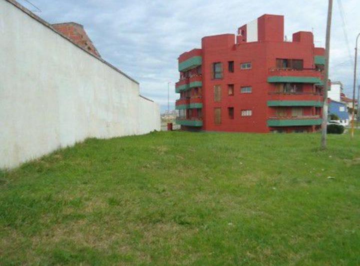 Terreno · 400m²