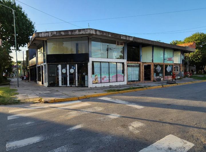 Local comercial · 230m²
