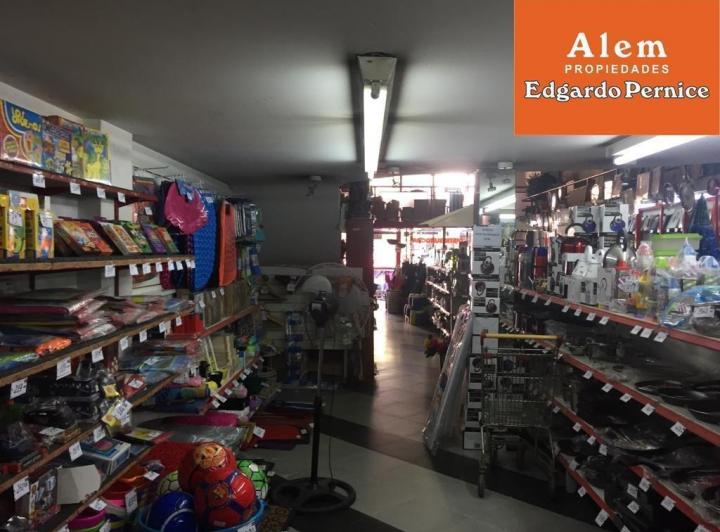 Local comercial · 900m²