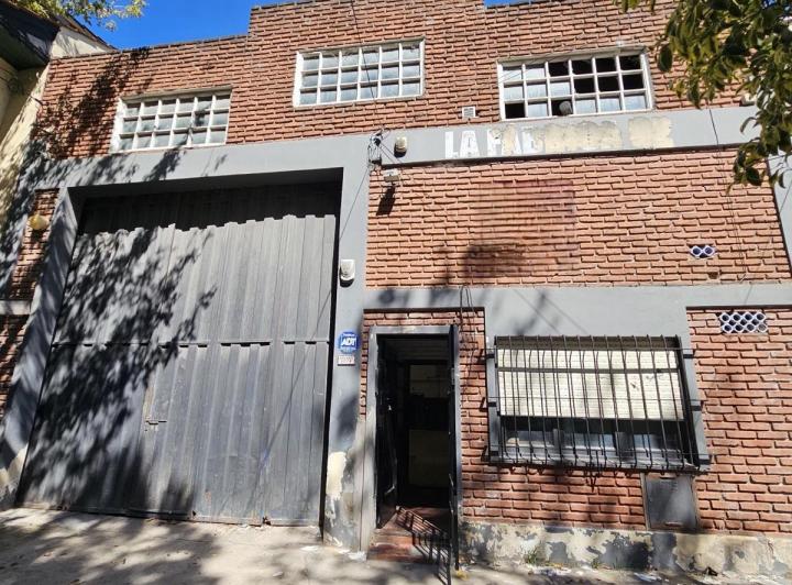 Local comercial · 233m²