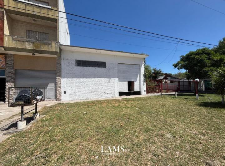 Local comercial · 233m²