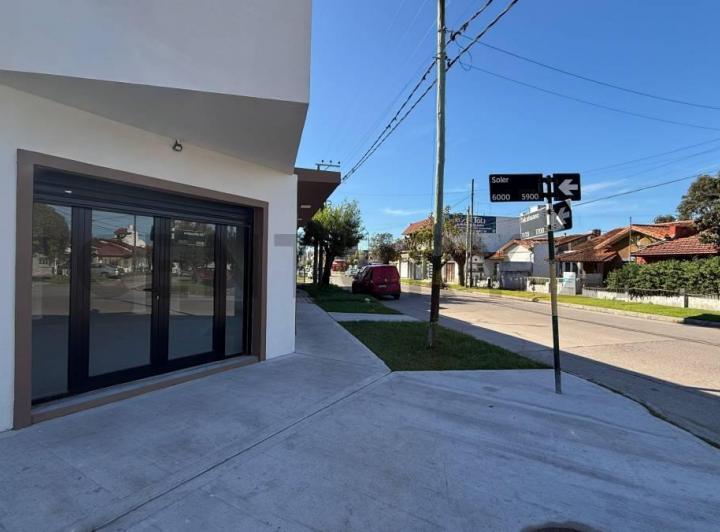 Local comercial · 164m²
