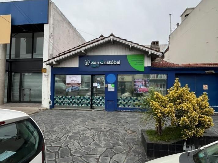 Local comercial · 180m² · 2 Cocheras