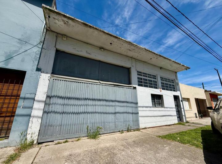 Local comercial · 233m²