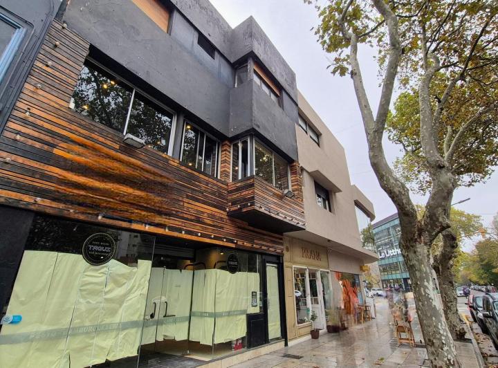 Local comercial · 284m²