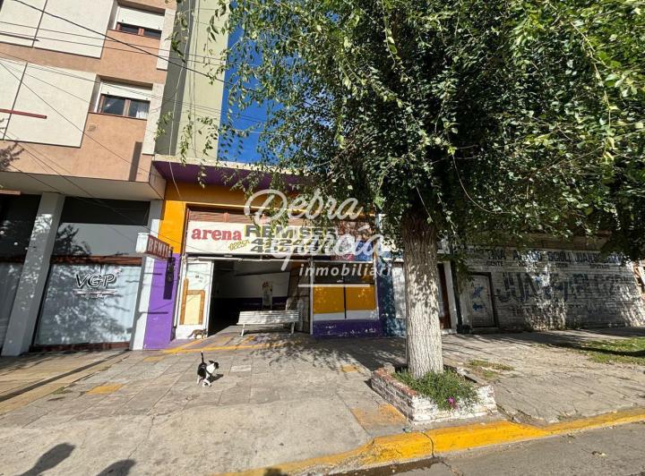 Local comercial · 244m²
