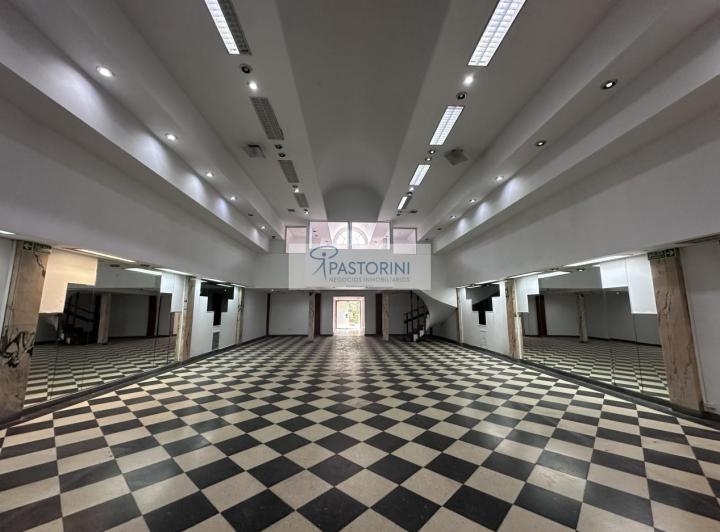 Local comercial · 350m²