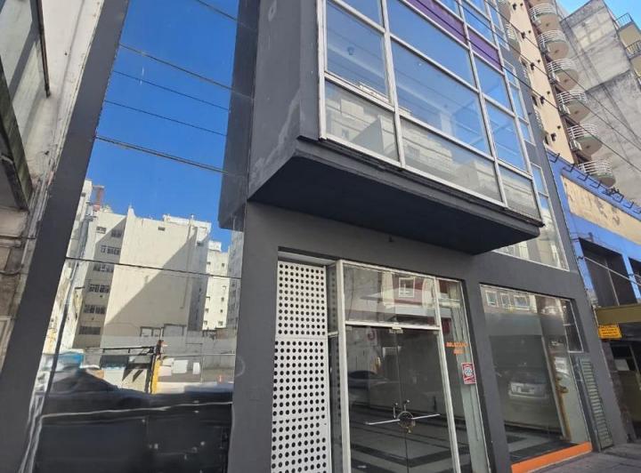 Local comercial · 900m²