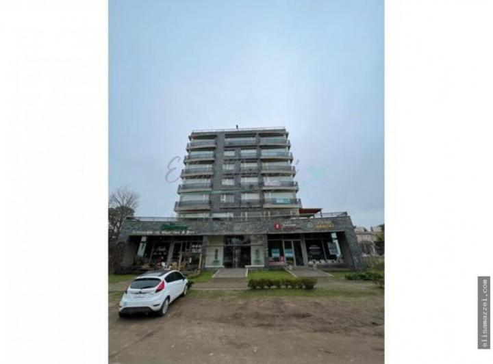 Local comercial · 210m²