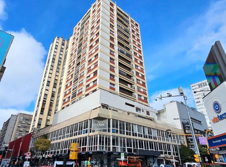 Local comercial · 687m²