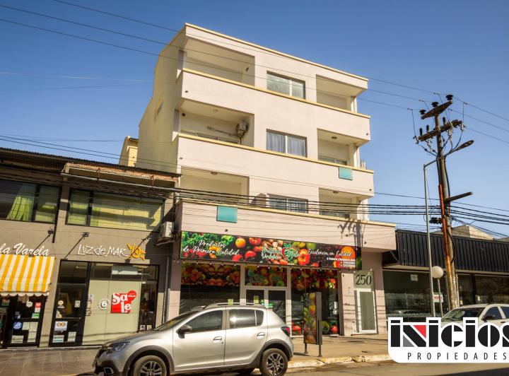 Local comercial · 240m²