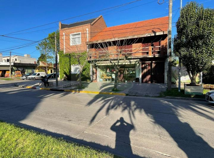 Local comercial · 320m² · 6 Ambientes · 2 Cocheras