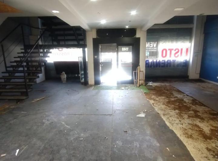 Local comercial · 680m²
