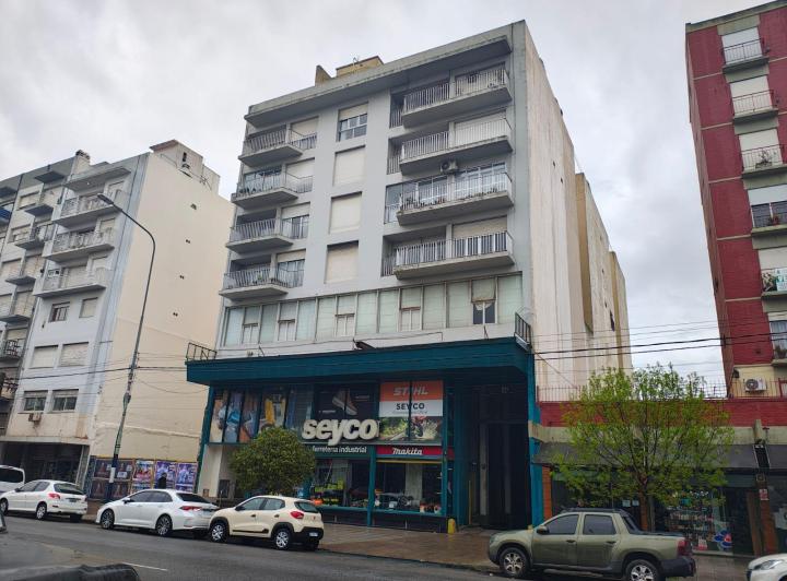 Local comercial · 1815m² · 5 Dormitorios · 4 Cocheras