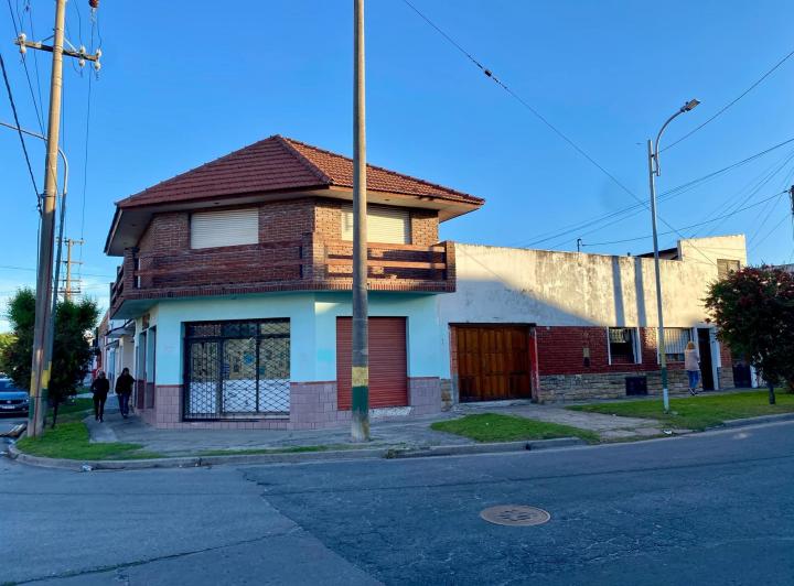 Local comercial · 261m² · 6 Ambientes · 1 Cochera