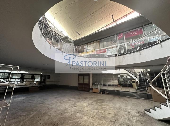 Local comercial · 298m²