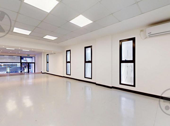 Local comercial · 523m² · 5 Ambientes · 15 Cocheras