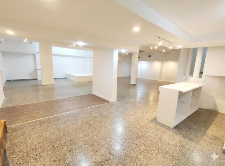Local comercial · 240m² · 5 Ambientes