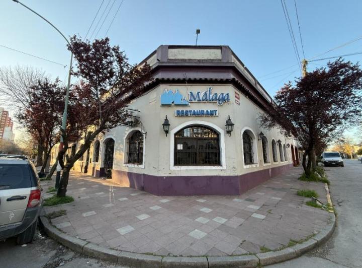 Local comercial · 584m² · 3 Ambientes