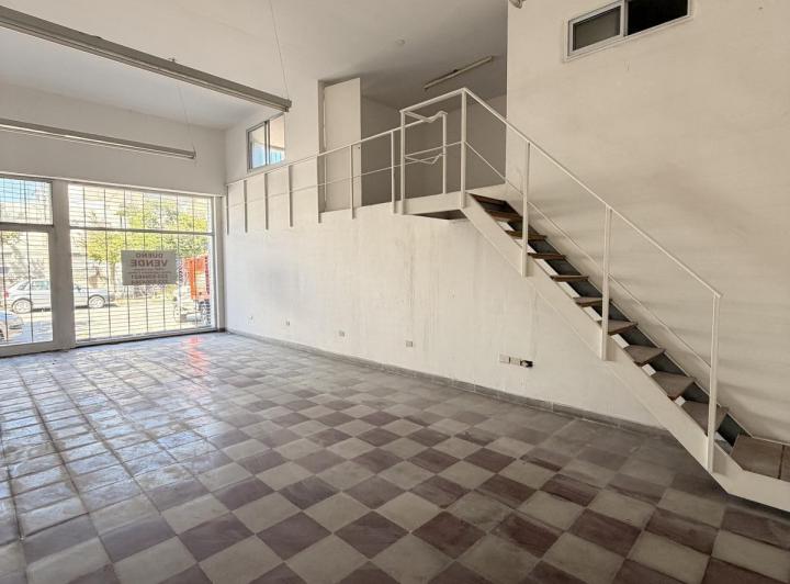 Local comercial · 330m² · 3 Ambientes · 1 Cochera