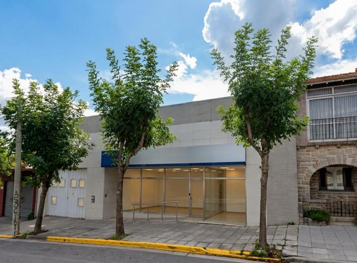 Local comercial · 410m²