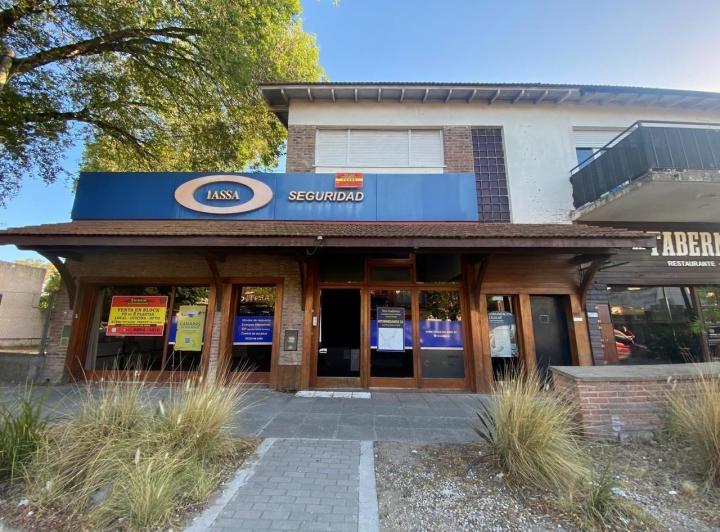 Local comercial · 351m²
