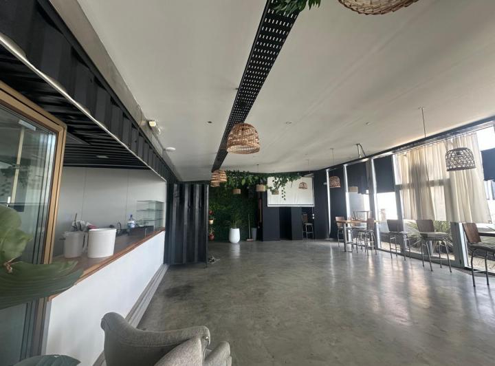 Local comercial · 215m² · 2 Ambientes