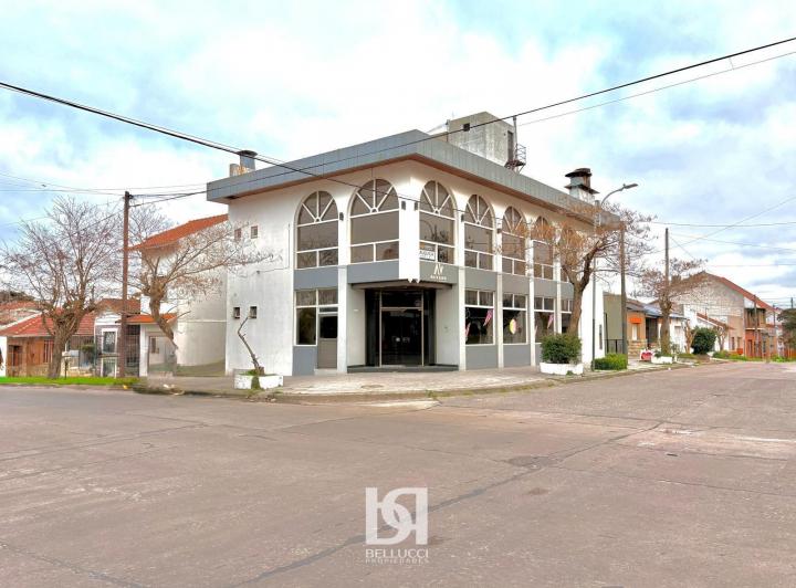 Local comercial · 584m² · 2 Cocheras