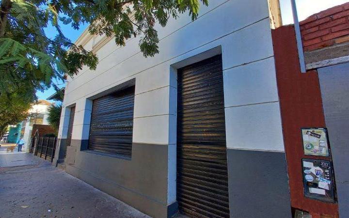 Local comercial · 374m²