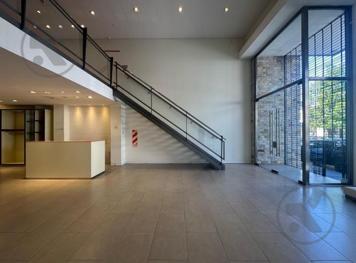 Local comercial · 249m²