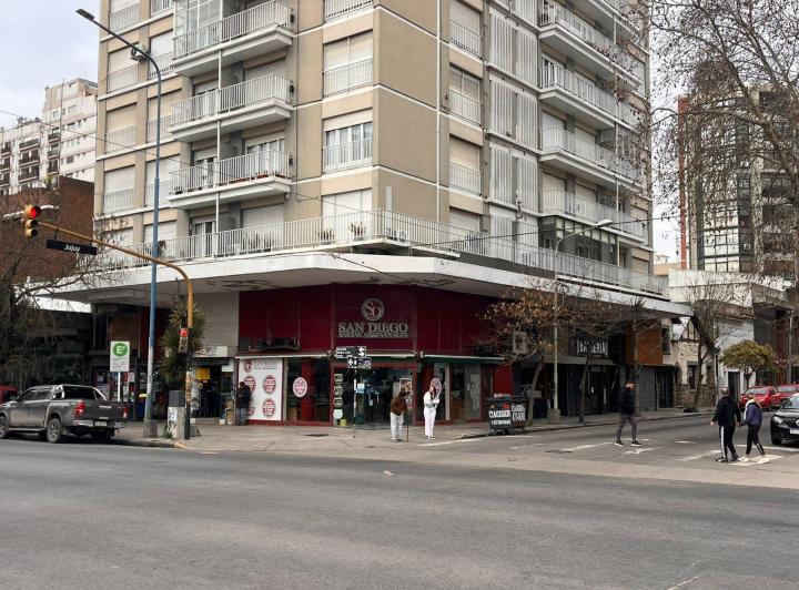 Local comercial · 121m²