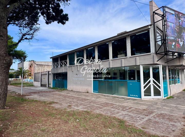 Local comercial · 260m²