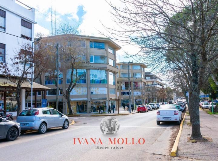 Local comercial · 61m² · 10 Dormitorios