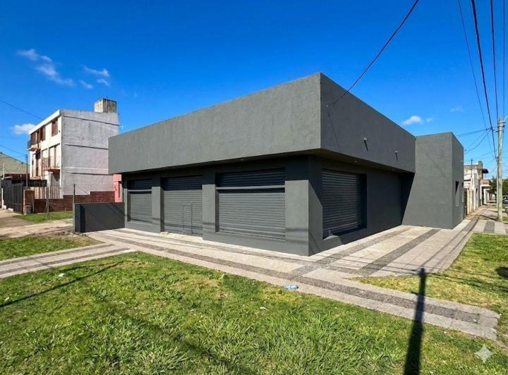 Local comercial · 300m² · 3 Ambientes · 1 Cochera
