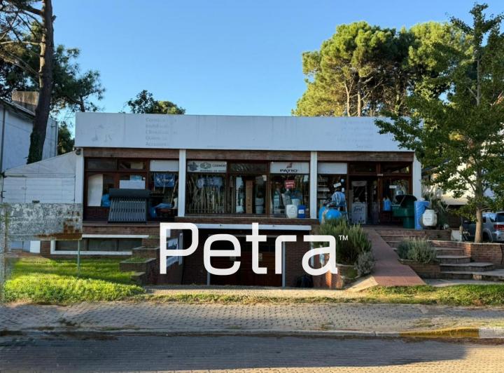 Local comercial · 510m² · 8 Ambientes