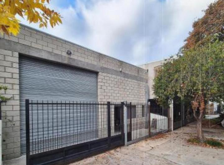 Bodega-Galpón · 334m² · 2 Cocheras