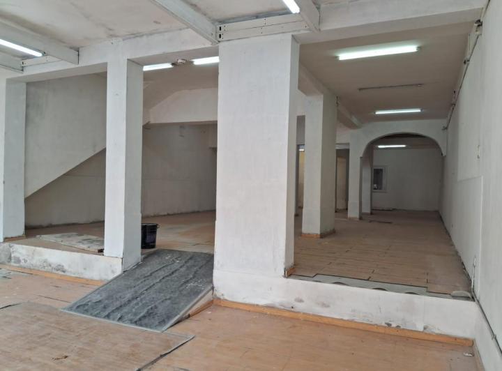 Local comercial · 470m² · 6 Ambientes · 1 Cochera